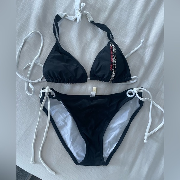US Polo 2 piece bikini
2/20$ - Picture 1 of 3